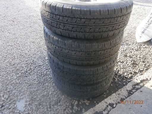 ハイエース 中古タイヤ・アルミホイール 205/70/R15 2017年11週製造