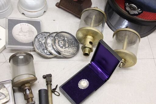 国鉄 鉄道 国有鉄道 制帽 メダル だるまストーブミニチュア 他まとめて (R2232yxY) 国鉄 鉄道 国有鉄道 制帽 メダル だるまストーブミニチュア 他まとめて