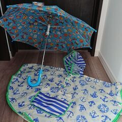 雨の日に‼️ポケッタブルポンチョとアンパンマンの傘