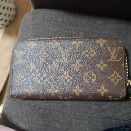 VUITTON 財布