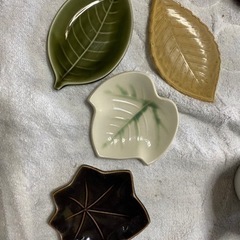 葉っぱの形の小皿4個