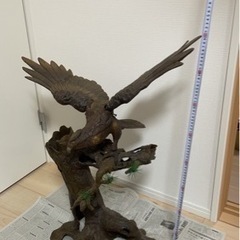 松鷹の置物　金属製　工芸品