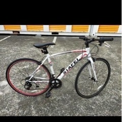 週末値下げ　人気のクロスバイク新品未使用(ホワイト、販売証明書付)26インチ