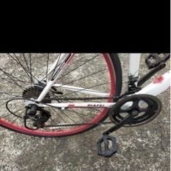 週末値下げ　人気のクロスバイク新品未使用(ホワイト、販売証明書付)26インチ