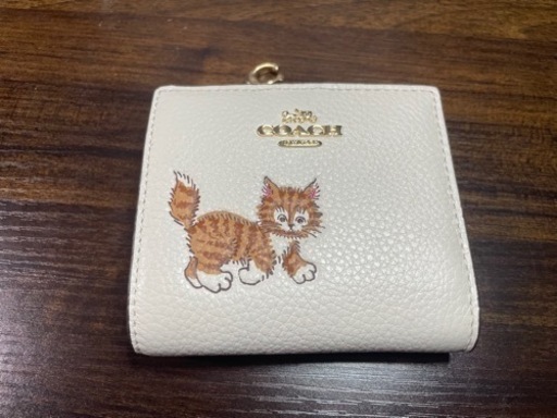 新品　COACH コーチ　二つ折り財布　ホワイト　キトゥン　子猫 猫　キャット　仔猫　財布　折財布