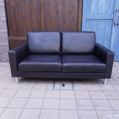 無印良品　シングルソファ　革　レザー　ブラック　黒　MUJI 人気の無印良品(MUJI)の本革張り スリムアーム2シーターソファーです