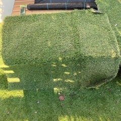 人工芝と留め具と防草シート