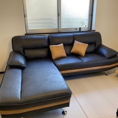 ほぼ新品ソファー早い方にお譲りします