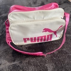 エナメルバッグ　スポーツバッグ　puma 