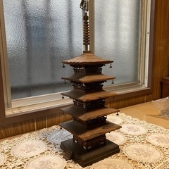 木製の五重の塔　置物