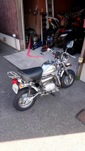 モンキーリミテッドメッキ エンジンcd90 速い綺麗