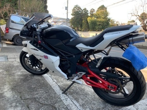 メガリMEGELLI250r