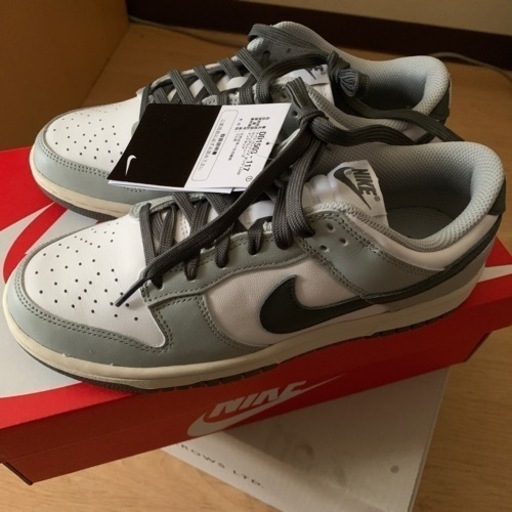 ナイキ　ダンクローライトスモークグレーNIKEWOMEN’S DUNK LOW “WHITE/IRON GREY-LT SMOKE
