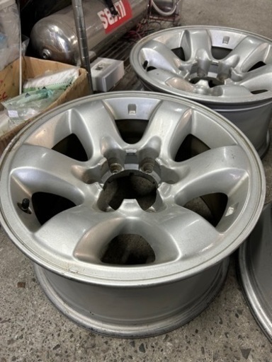 16インチ　8J +10 6穴　pcd139.7 日産　サファリ　純正　アルミ　ホイール