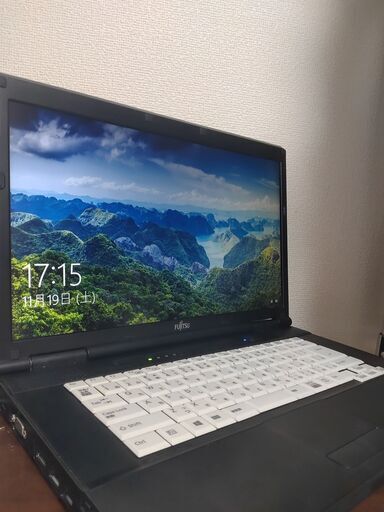 富士通　高速SSD搭載　Core i5 メモリ大容量8G 大画面HD+IPS15.6インチ USB3.0 Wifi対応