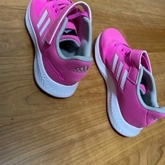 adidasシューズ差し上げます