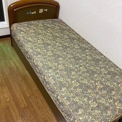 ベッド　マットレスとベッド台
