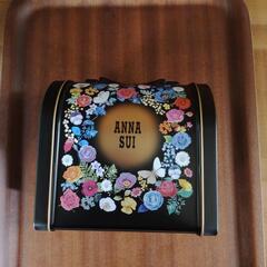 ANNA SUIの缶バック？