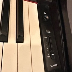 美品　ヤマハ 電子ピアノ ニューダークローズウッド調 CLP-675R　yamaha clavinova グラビノーバ　ヘッドホン　椅子付き　CLP775　愛知県