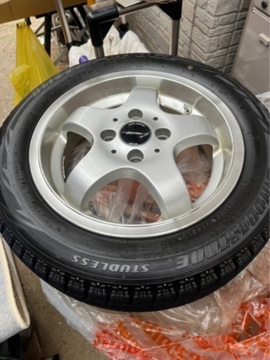 スタッドレスタイヤ付きアルミホイル　155/65R14 ４本