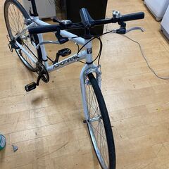 1060 【シーズン終わり20％OFF】自転車 クロスバイク 7段切替 ライト