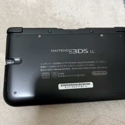 お取引中　3DS LL  ブラック　美品　カセット付き