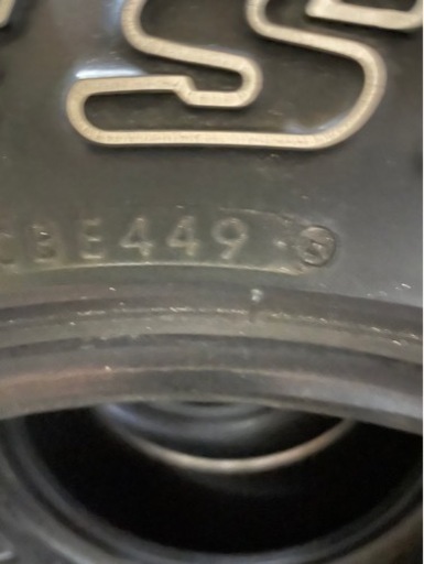 車のパーツ スパイクタイヤ 215-75-15