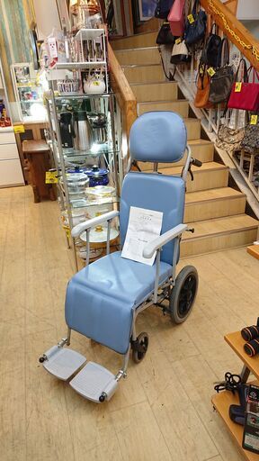 いうら リクライニング 折りたたみ可能 タイヤ新品 車椅子 RJ