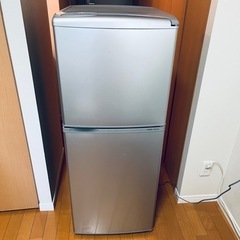 【ネット決済】AQUA 137L 冷蔵冷凍庫　一人暮らし　右開き...