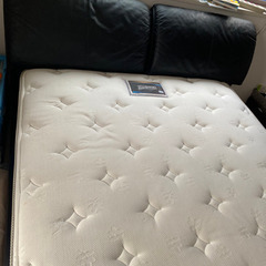 本日最終　シモンズ◆ クイーンサイズ 本革ベッドフレーム＆ダブルマットレス　セット売