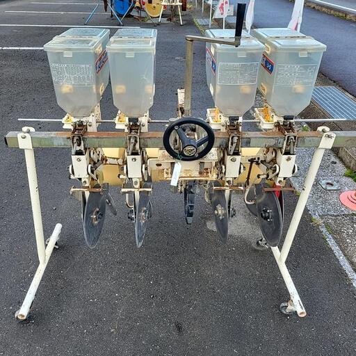 野菜播種機 トラクター用4連 クリーンシーダ 使用回数少ない！