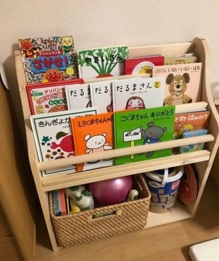 【天然無垢材】表紙の見える絵本棚　マガジンラック　教具棚　家具　コミック