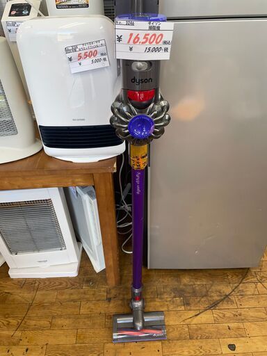 リサイクルショップどりーむ鹿大前店　No3246　掃除機　dyson ダイソン　コードレス　スティッククリーナー　V8 fluffy 動作確認OK　中古　年式不明