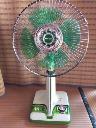 東芝 ライト付き 扇風機 / 昭和レトロ【完動品】 東芝 ライト付き 扇風機 / 昭和レトロ【完動品】