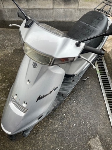 大特価　値下げしました‼️⚠️説明欄必読　v100　⚡️2stで坂道スイスイ⚡️セル、キック始動‼️お得が盛り沢山‼️