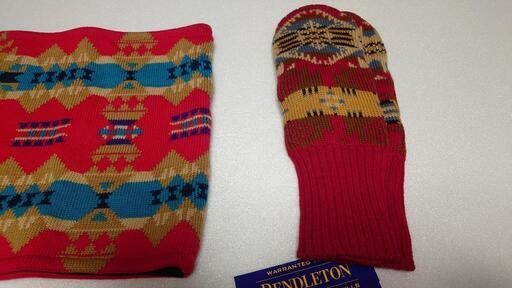 ※新品未使用※ペンドルトン(PENDLETON)ネックウォーマーと手袋のおそろい柄(赤)のセット