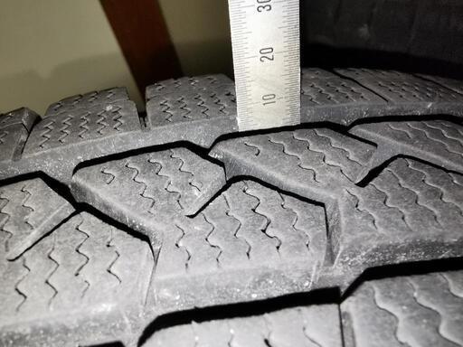 ブリザック スタッドレスタイヤ 195/80R15 107/105L LT4本ホイル付 - 売ります・あげます