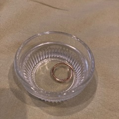 指輪とガラスの小物入れ