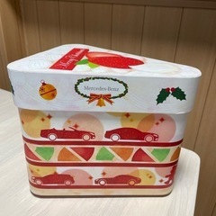メルセデスベンツ  ケーキの形の箱　クリスマスver