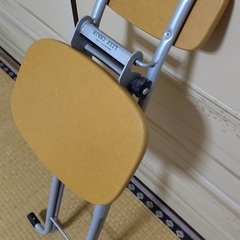 リリィチェア　高さ変更可能な折りたたみ椅子