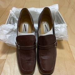 茶色の革靴