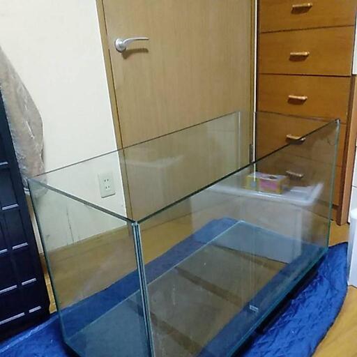商品、引取完了済み。　急募❗GEX90のガラス水槽(ガラス蓋付き)【１個】✨早い者勝ちです～