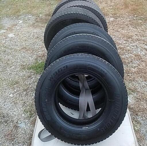 2Tキャンター外し。185/85R16スタッドレスタイヤ