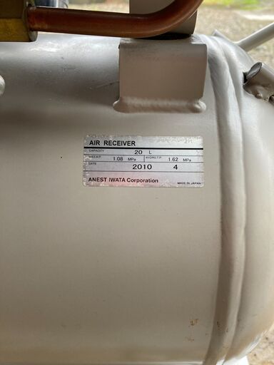 中古200Vアネスト岩田レシプロコンプレッサー（お引き取りです）