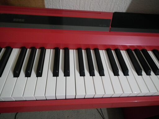 かっこいい　電子ピアノ　赤　音楽　ミュージックピアノ