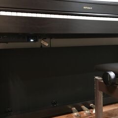 ローランド　HP603　電子ピアノ　椅子　譜面　ヘッドホン付　ほぼ新品!!!