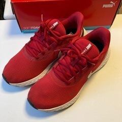 PUMAプーマ　運動靴　赤　26.5
