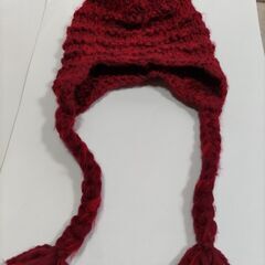 可愛らしい毛糸の帽子（赤／未使用品）