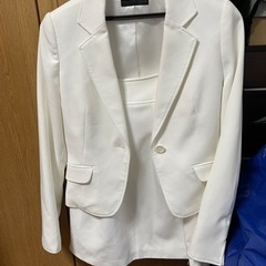 白のスーツ    サイズ7