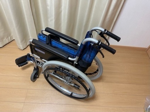 超美品カワムラサイクル車椅子 折りたたみ車いすKAJ202B-40